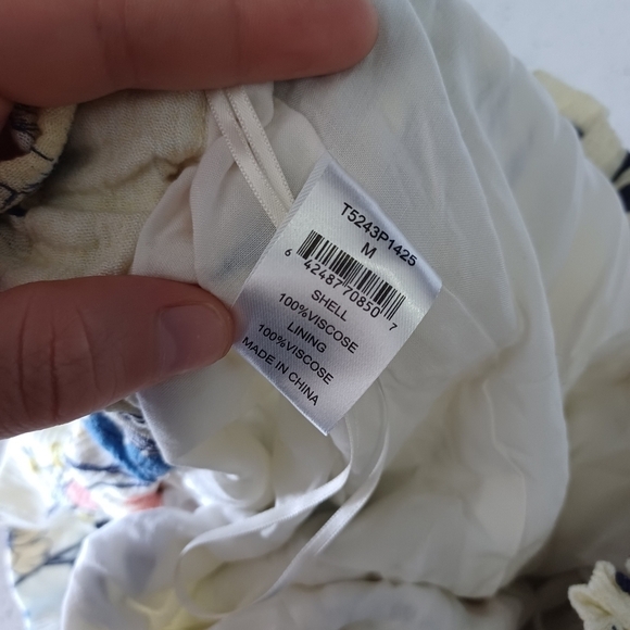 NWT! TART Rita paperbag floral print shorts - Picture 6 of 6